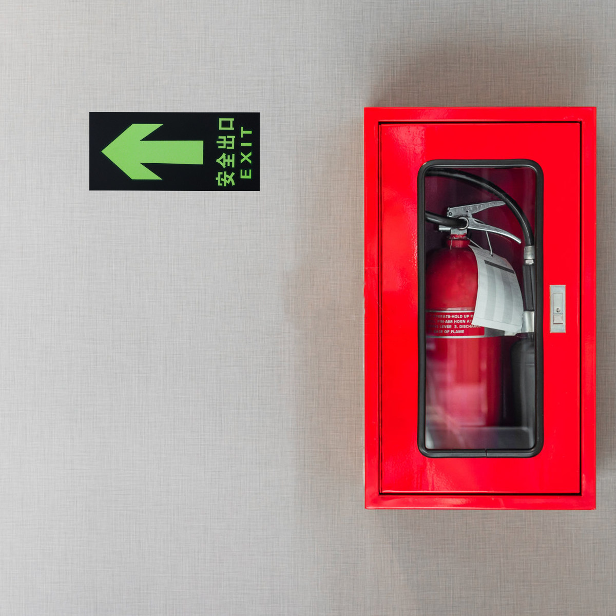 Emergency Exit Sign - 8 Buah Stiker Dinding Bercahaya Tanda